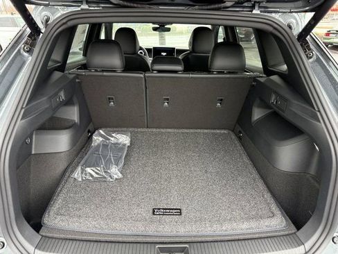 New 2026 Volkswagen Tiguan SE R-Line image 18