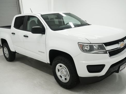 Used 2018 Chevrolet Colorado W/T w/ WT Convenience Package RWD image 3