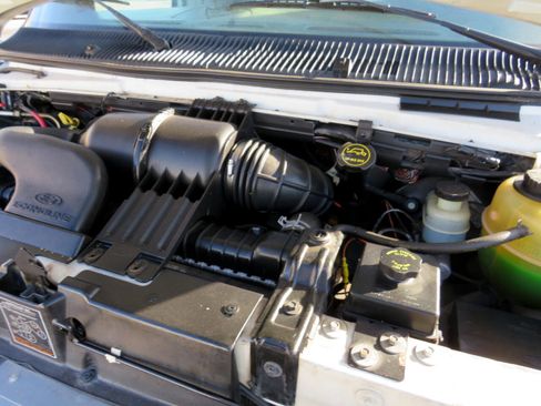 Used 2001 Ford E-150 and Econoline 150 image 27