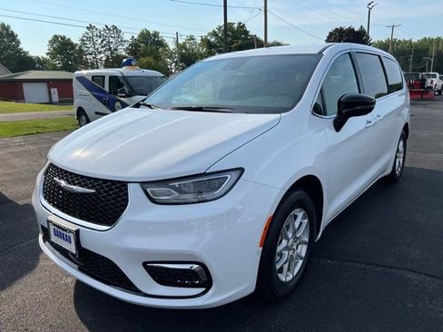 New 2026 Chrysler Pacifica Select FWD image 23