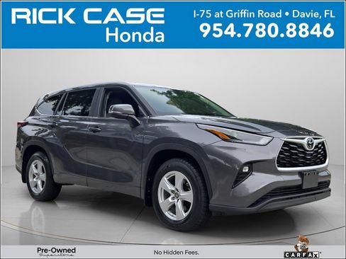 Used 2024 Toyota Highlander LE AWD/4WD image 1