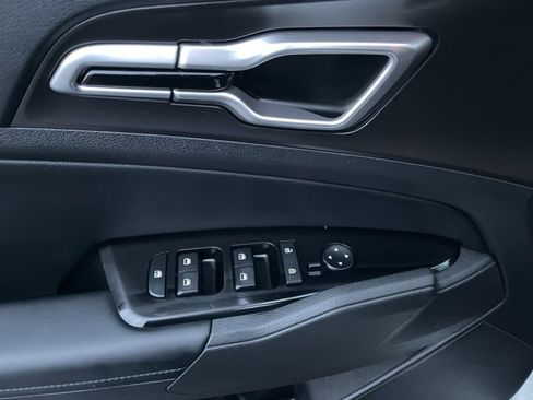 Used 2023 Kia Sportage EX image 25