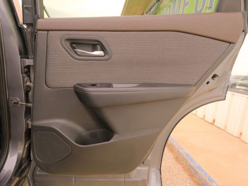 Used 2023 Nissan Rogue SV image 20