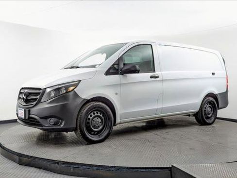 Used 2018 Mercedes-Benz Metris image 2