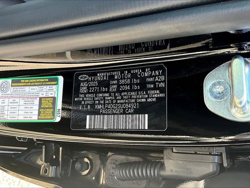 Used 2025 Hyundai Elantra Limited FWD image 35
