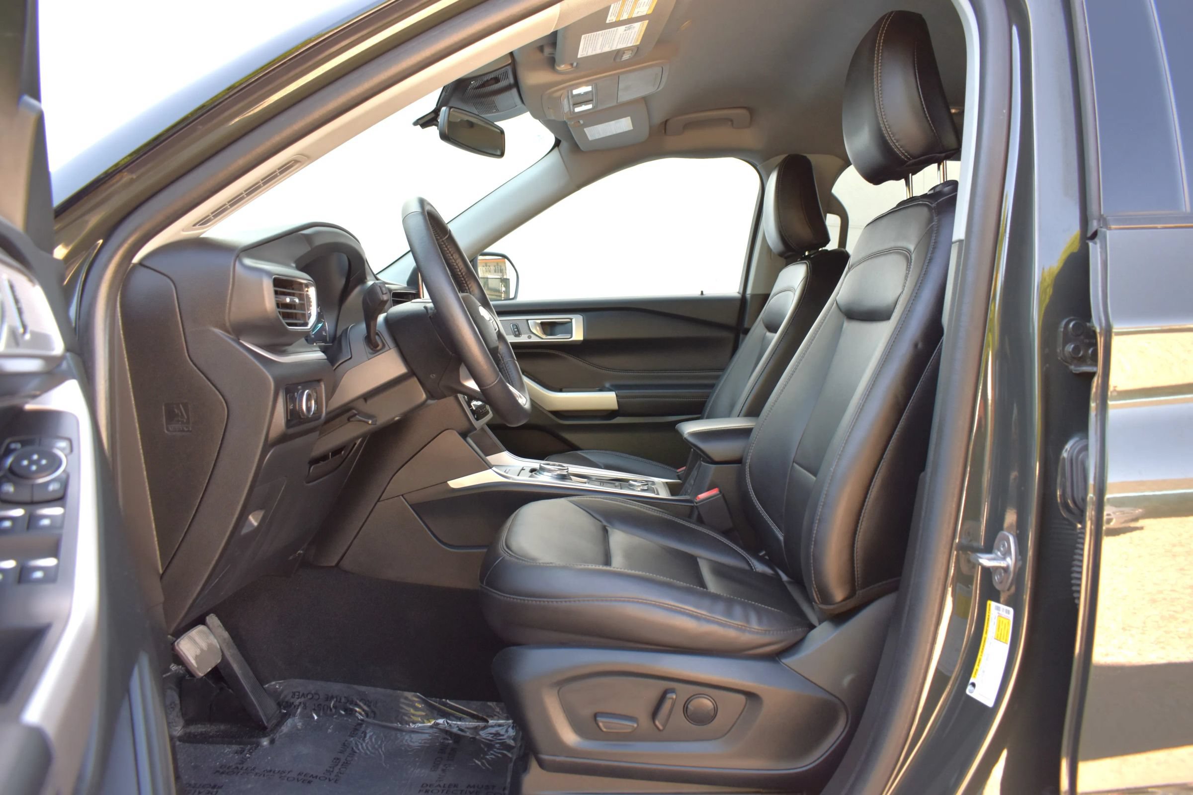 Used 2024 Ford Explorer XLT w/ Equipment Group 202A AWD/4WD image 46