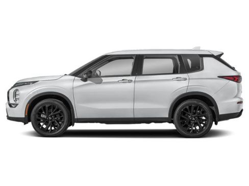 Used 2024 Mitsubishi Outlander FWD image 3