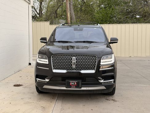 Used 2019 Lincoln Navigator Reserve image 9