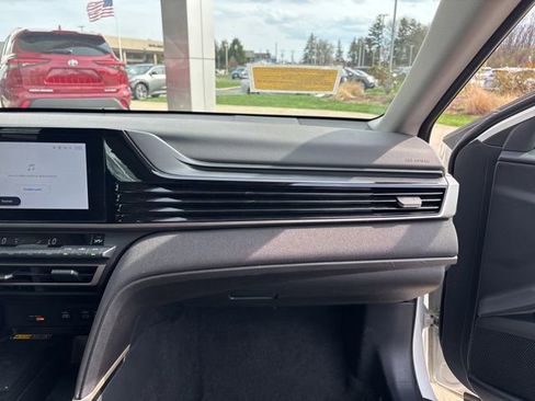 Used 2025 Toyota Camry LE image 29