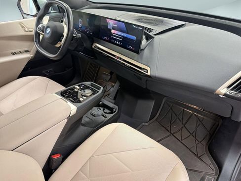 Used 2024 BMW iX xDrive50 w/ Sport Package AWD/4WD image 33