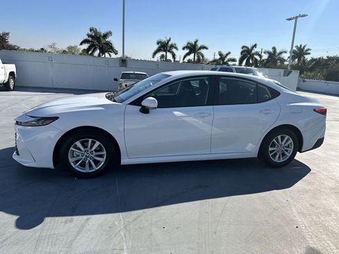 Used 2025 Toyota Camry LE image 31