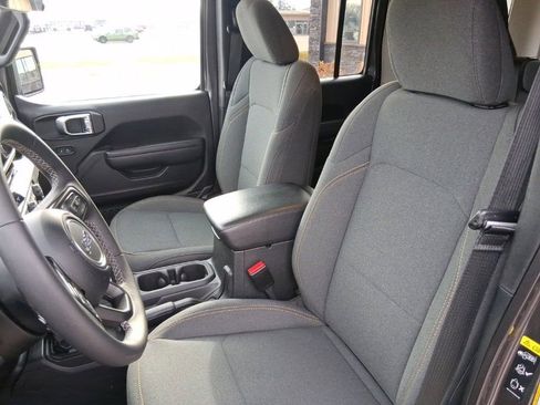 Used 2025 Jeep Wrangler Sport S image 15