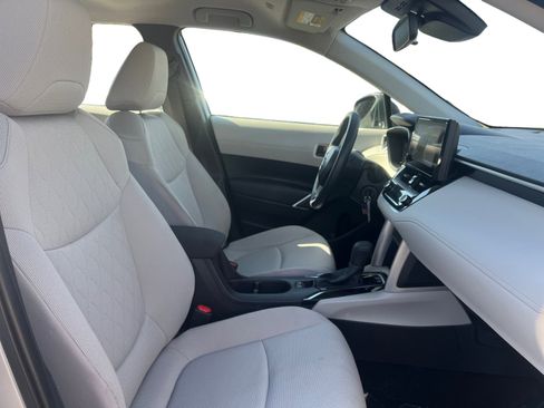 Used 2025 Toyota Corolla Cross L FWD image 15