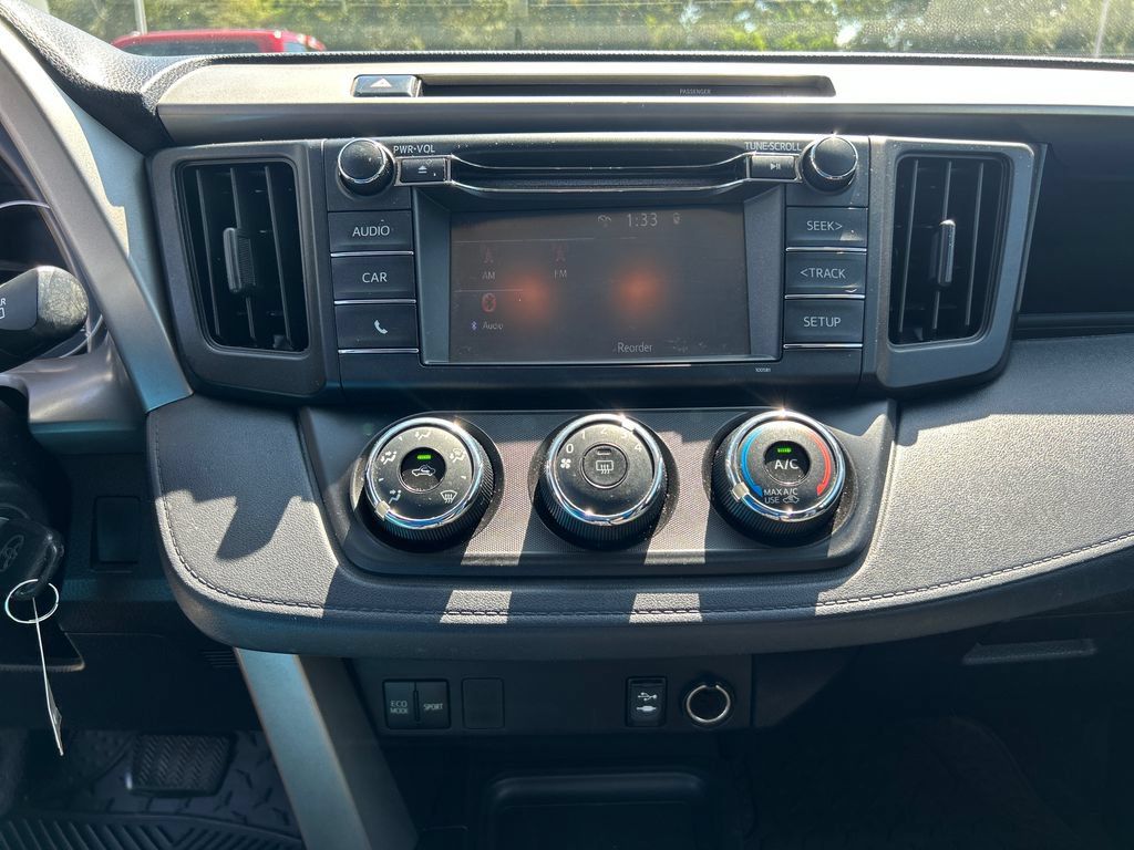 Used 2016 Toyota RAV4 LE FWD image 15