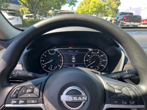 Used 2025 Nissan Altima 2.5 SV FWD image 27