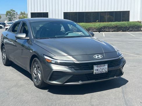 Used 2024 Hyundai Elantra Blue FWD image 4