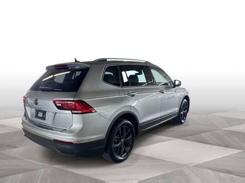 Used 2024 Volkswagen Tiguan SE FWD image 8
