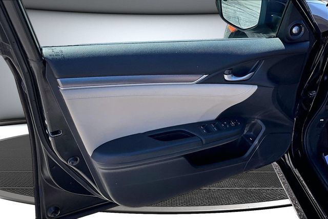 Used 2016 Honda Civic Touring image 19