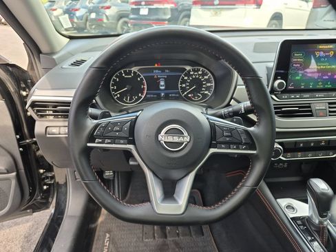 Used 2025 Nissan Altima 2.5 SR FWD image 22