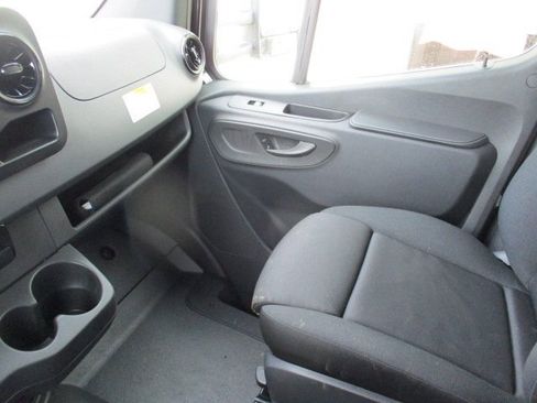 Used 2023 Mercedes-Benz Sprinter 3500 image 17