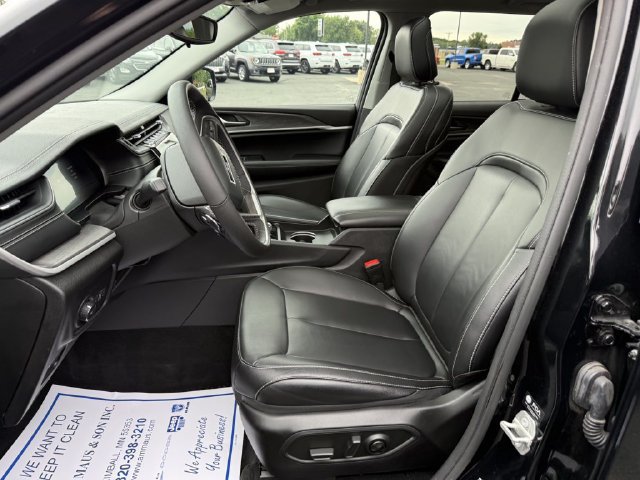 Used 2024 Jeep Grand Cherokee Limited AWD/4WD image 11