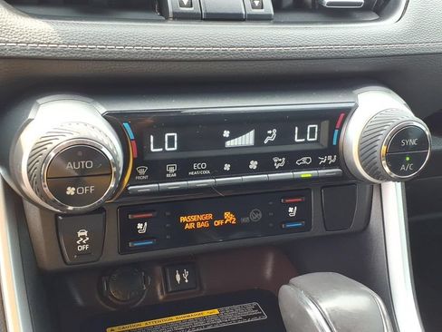 Used 2019 Toyota RAV4 Limited AWD/4WD image 9