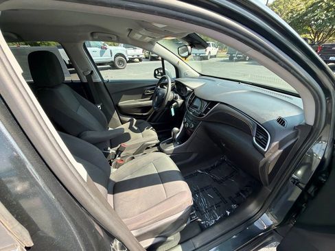 Used 2018 Chevrolet Trax LT FWD image 11