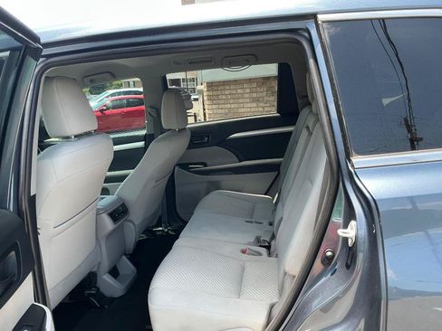Used 2019 Toyota Highlander LE FWD image 11