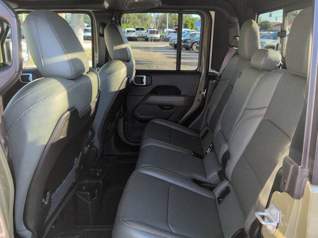 Used 2025 Jeep Gladiator Mojave w/ Convenience Group AWD/4WD image 13