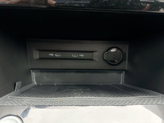 Used 2023 Volkswagen Taos SE w/ Panoramic Sunroof Package FWD image 35