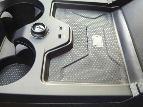 Used 2025 BMW iX xDrive50 image 30