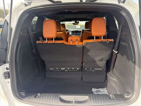 New 2026 Chrysler Pacifica Pinnacle image 8