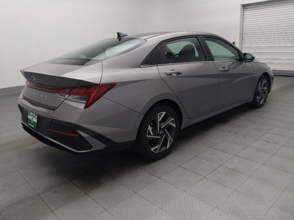 Used 2025 Hyundai Elantra SEL FWD image 10