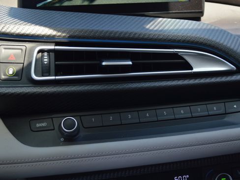 Used 2019 BMW i8 Coupe image 22