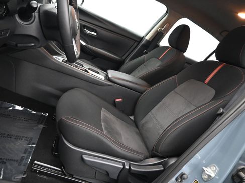 Used 2025 Nissan Sentra SR image 10