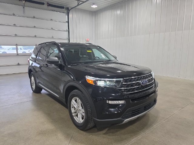 Used 2024 Ford Explorer XLT w/ Equipment Group 202A AWD/4WD image 2