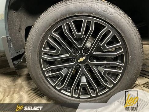 Used 2025 Chevrolet Silverado 1500 LTZ w/ Technology Package AWD/4WD image 12