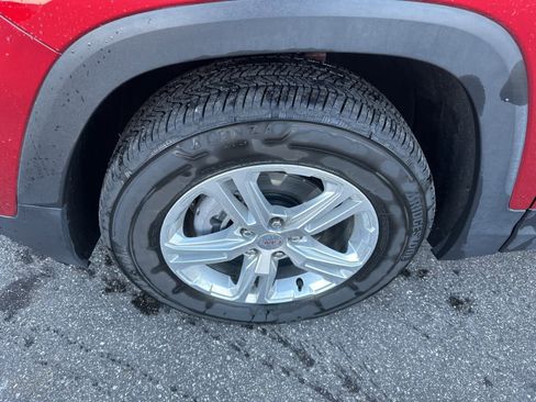 Used 2024 GMC Terrain SLE w/ Driver Convenience Package image 10