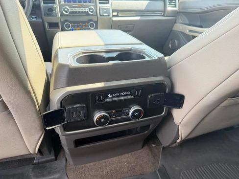 Used 2020 Ford Expedition Max XLT w/ Equipment Group 202A AWD/4WD image 32