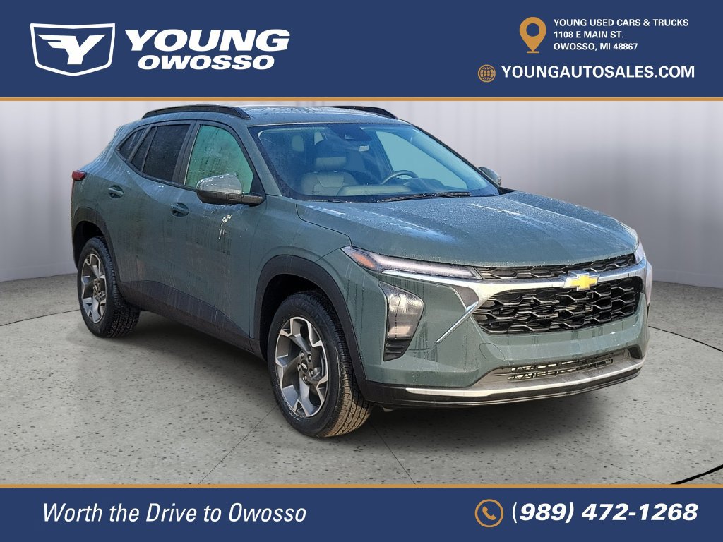 Used 2025 Chevrolet Trax LT w/ Driver Confidence Package FWD image 2