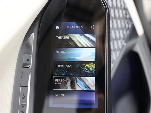 Used 2023 BMW i7 xDrive60 AWD/4WD image 48