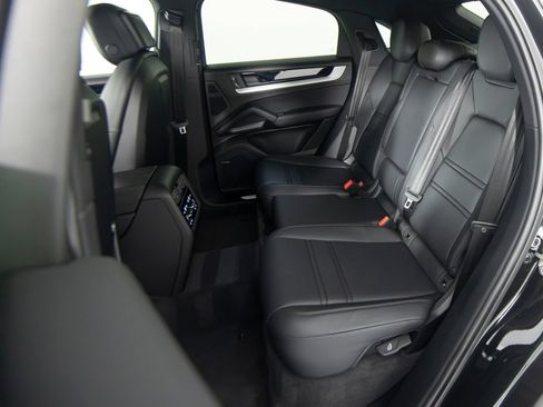 Certified 2026 Porsche Cayenne Coupe AWD/4WD image 38