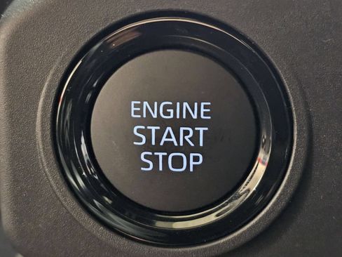 Used 2025 Toyota Tacoma SR5 AWD/4WD image 6