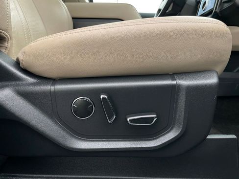 Used 2022 Ford Expedition Limited image 31