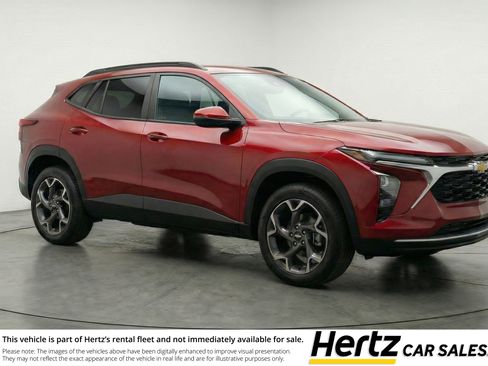 Used 2025 Chevrolet Trax LT image 1