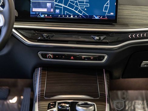 Used 2025 BMW X7 xDrive40i w/ Premium Package AWD/4WD image 47