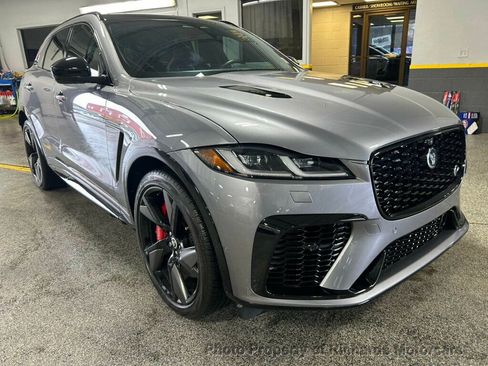 Used 2024 Jaguar F-PACE SVR image 9