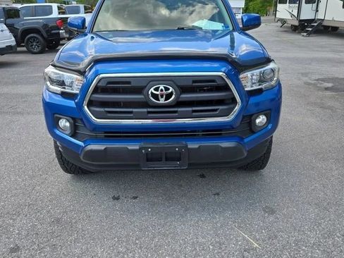 Used 2017 Toyota Tacoma SR5 w/ Exterior Package AWD/4WD image 2
