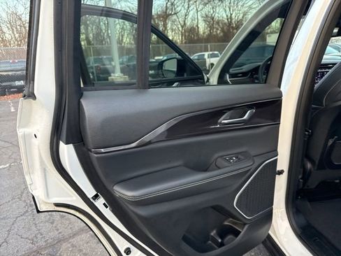 Certified 2022 Jeep Grand Cherokee Altitude image 33