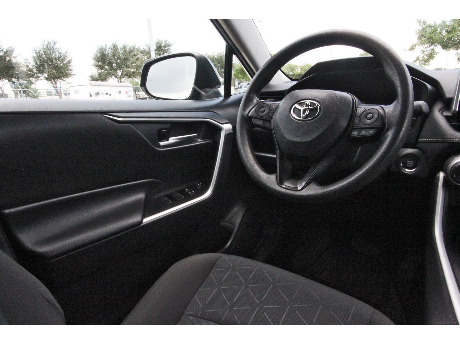 Used 2023 Toyota RAV4 XLE w/ Convenience Package FWD image 12